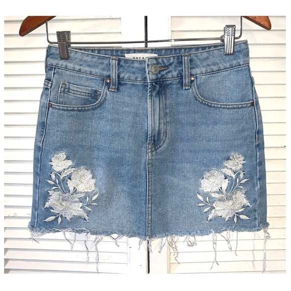 PacSun Dresses & Skirts - Pacsun Mini denim Skirt with white floral embroidery size 25 women’s